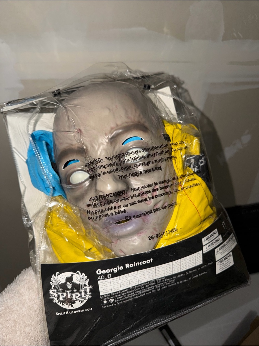 Adult Georgie Raincoat Costume - IT - Picture 2 of 2